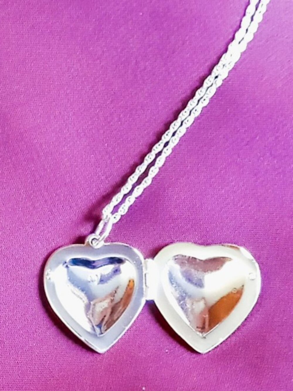 ✧✧✧❤︎ Vintage 2004 Avon "Rhinestone Halo" Heart Locket ❤︎✧✧✧ - Picture 9 of 16